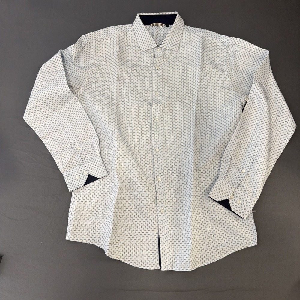 long-sleeve button-up shirt features a light-colored geometric micro-print Sz L